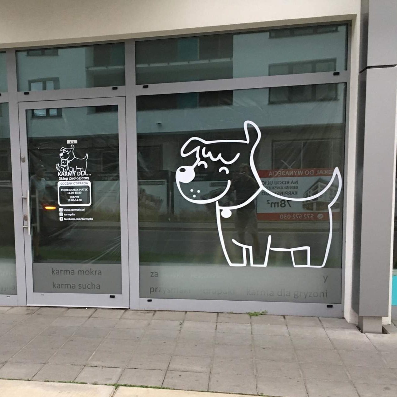 Witryna piesek sklep zoologiczny